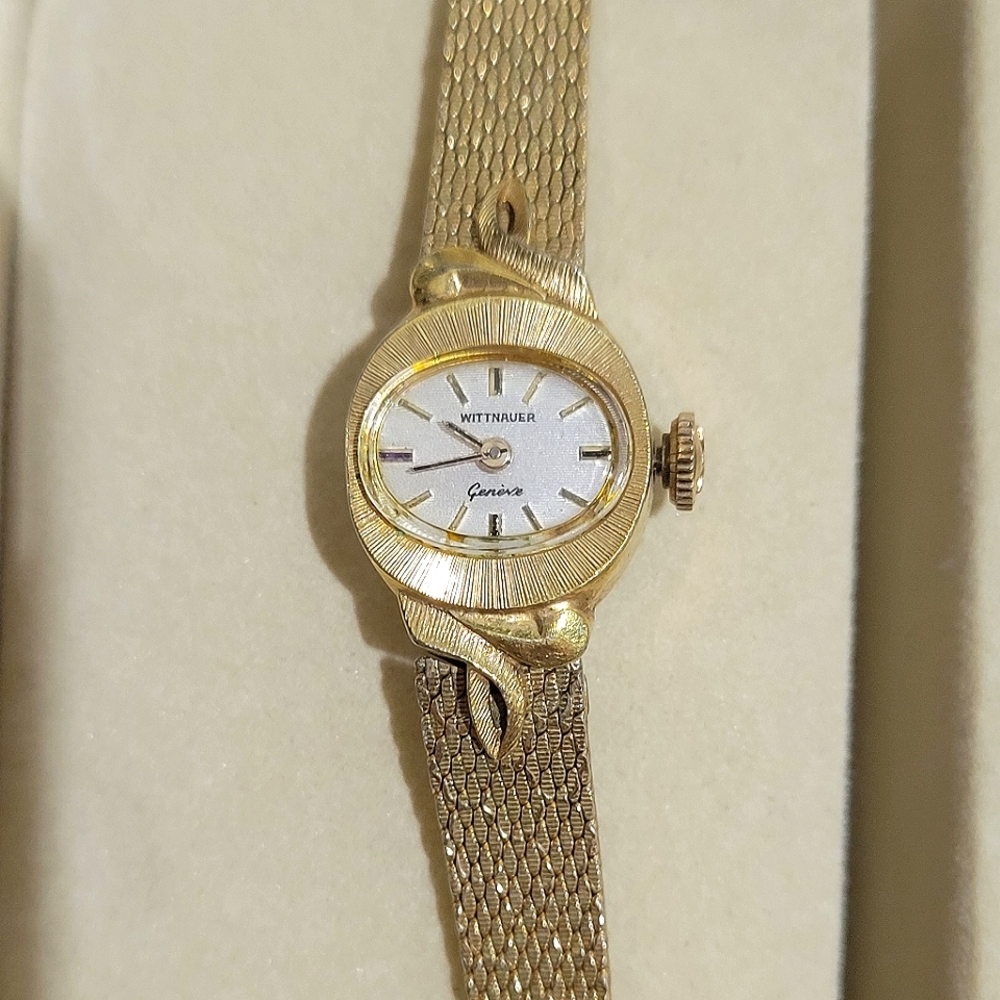 WITTNAUER WATCH!! WIND-UP VINTAGE! 👍